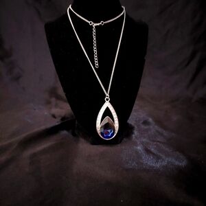 Paparazzi Jewelry Necklace ~ Notorious Noble - blue